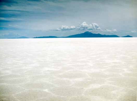 salar de Uyuni con cielo azzurro